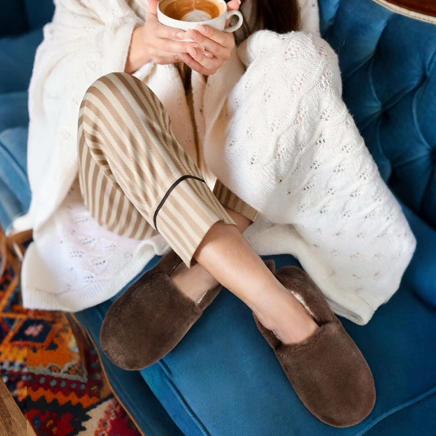 EverFoams Women’s Closed Back Slippers Fuzzy Faux Wool Soft Lightweight Non Slip House Shoes(Nutty Brown)